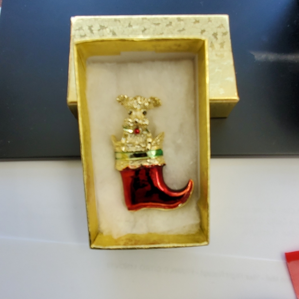 Pin - Picture 3 of 3
